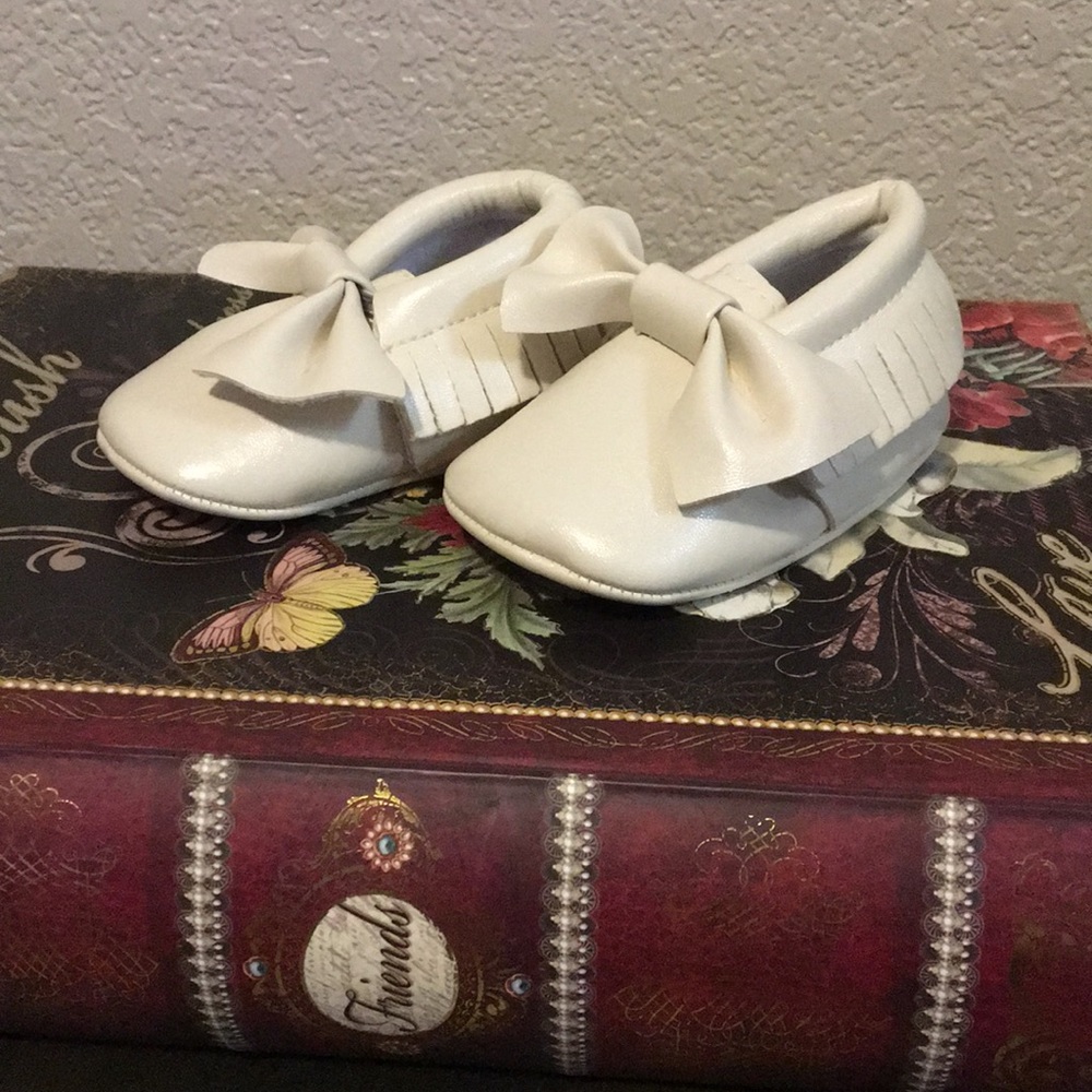 Cream w/sheen baby moccasins